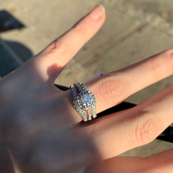 Diamond Ring Set. - Picture 3 of 7